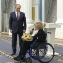 Владимир Путин поздравил Галину Волчек с юбилеем в театре «Современник» Владимир Путин поздравил Галину Волчек с юбилеем в театре «Современник»
